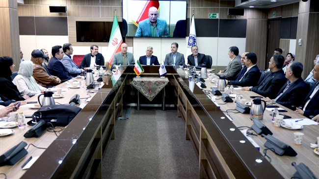 نشست دبیران تشکل‌های اقتصادی اتاق ایران با هدف هم‌افزایی و تعریف سازوکارهای هماهنگ برای پیشبرد اهداف بخش خصوصی برگزار شد. در این نشست اعضای هیات‌رئیسه و دبیرکل اتاق ایران حضور داشتند.