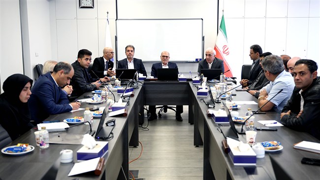 در نشست کمیسیون اقتصاد کلان اتاق ایران که به حضور معاون وزیر صمت برگزار شد، فعالان بخش خصوصی ضمن اعلام آمادگی برای بازسازی واحدهای آسیب دیده، بر لزوم تدوین نقشه راه اقتصاد پیا جنگ با تقویت نقش بخش خصوصی تاکید کردند.