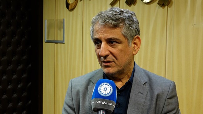 رئیس کانون انجمن‌های صنایع غذایی ایران با بیان این مطلب که در تامین انواع کالاهای اساسی، نگرانی وجود ندارد؛ از تشکیل جلسات برای بررسی راهکارهای حل چالش صنعت بسته‌بندی خبر داد.