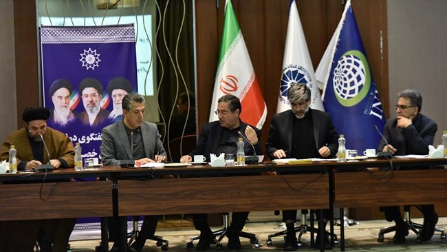 رئیس اتاق ارومیه خواستار شد فرصت رفع تعهد ارزی صادرکنندگان به ۶ تا ۸ ماه افزایش یابد و رفع تعهدات سال ۱۴۰۴ تا پایان آبان‌ماه امسال تمدید شود.