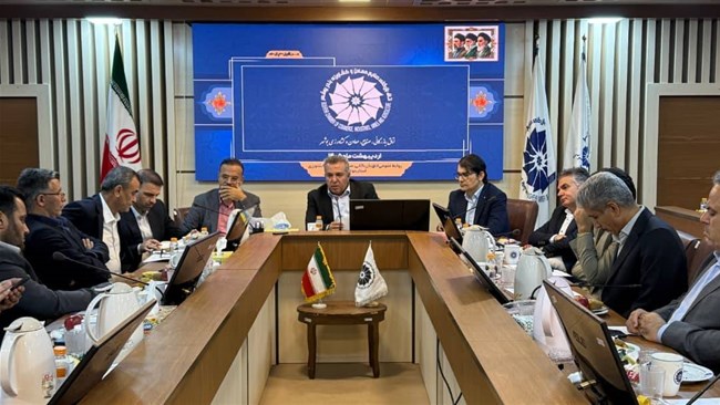 در نشست هیات نمایندگان اتاق بوشهر با حضور رئیس سازمان جهاد کشاورزی و رئیس سازمان صمت استان، بر ضرورت تقویت هم‌افزایی میان بخش خصوصی و دستگاه‌های اجرایی برای عبور از شرایط اقتصادی کشور و توسعه تجارت تأکید شد.