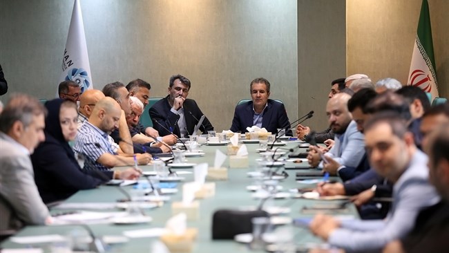 در نشست فعالان اقتصادی اصفهان با معاون وزیر صمت، مهم‌ترین چالش‌های صنایع کشور از جمله بحران تأمین مواد اولیه، اختلال در زنجیره تأمین، مشکلات واردات و ثبت سفارش، افزایش هزینه‌های تولید و ... مورد بحث و بررسی قرار گرفت.