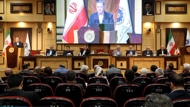 سی‌ویکمین نشست هیات نمایندگان اتاق ایران با ارائه گزارش‌هایی درباره شرایط ویژه اقتصادی کشور، آخرین وضعیت زنجیره فولاد و زنجیره صنعت پتروشیمی و آثار آن در بورس کالا برگزار شد.