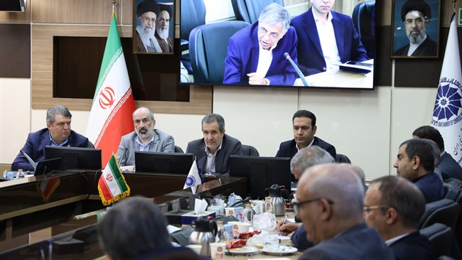 در نشست کمیسیون صنعت اتاق ایران 4 سناریو درباره شرایط تامین ارز تشریح شد. بر این اساس ارز حاصل از صادرات خود، ارز حاصل از صادرات دیگران، ارز سپرده‌های خود و سپرده های دیگران مورد نظر است.