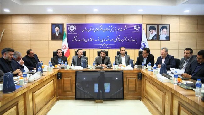 در نشست معاون هماهنگی امور اقتصادی و توسعه منطقه‌ای وزارت کشوربا فعالان اقتصادی همدان، نمایندگان بخش خصوصی و مدیران صنایع، به ارائه پیشنهادها و راهکارهای خود را برای بهبود وضعیت اقتصادی پرداختند.