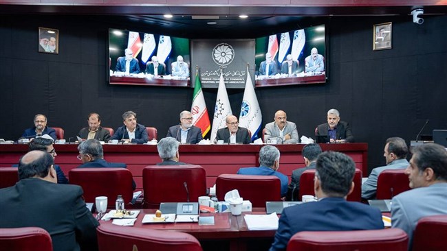 در نشست شورای گفت‌وگوی تهران، تدوین شیوه‌نامه اجرایی تفویض اختیارات به استاندار، ساده‌سازی فرآیندهای تامین کالا و مواد اولیه و همچنین مداخله دولت برای افزایش ظرفیت حمل‌ونقل ریلی مورد تاکید قرار گرفت.