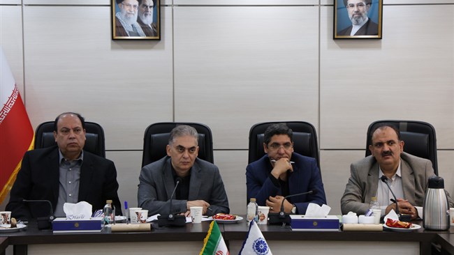 محمد لاهوتی رئیس کمیسیون صادرات اتاق ایران خواستار تشکیل نهادی به منظور سیاست‌گذاری یکپارچه اقتصاد با عنوان «فرماندهی واحد اقتصادی» شد و گفت: مدیریت این نهاد باید در سطحی بالاتر از وزرا باشد.