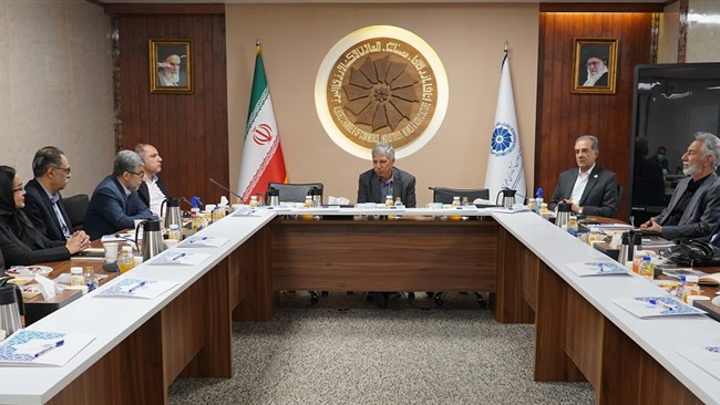 رئیس کمیسیون صنعت و معدن اتاق کرج گفت: تسهیل فرآیند واردات، بهره‌گیری از ظرفیت بازرگانان ایرانی و تعامل مؤثر میان دولت و بخش خصوصی، مهم‌ترین راهکار عبور از شرایط ویژه اقتصادی کنونی است.