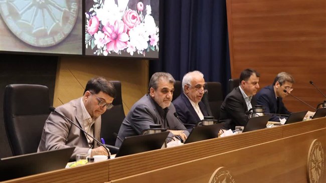 در نشست مشترک شورای گفت‌وگوی دولت و بخش خصوصی استان سمنان تأکید شد: عبور از شرایط خطیر اقتصادی کشور بدون ارتقای نقش بخش خصوصی از یک بازیگر صرف به شریک راهبردی دولت در تصمیم‌سازی اقتصادی امکان‌پذیر نیست.