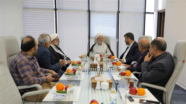 نشست مشترک هیات‌رئیسه اتاق بازرگانی، صنایع، معادن و کشاورزی قم با رئیس ستاد کنگره ملی شهدای استان قم با هدف بررسی زمینه‌های همکاری فرهنگی و رسانه‌ای، به میزبانی اتاق قم برگزار شد.