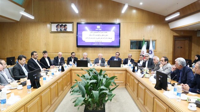 در نشست کمیسیون‌های حمل‌ونقل، مدیریت واردات و توسعه صادرات اتاق مشهد، با اشاره به آخرین تحولات حوزه حمل‌ونقل و تجارت، بر ضرورت تکمیل زیرساخت‌ها، روان‌سازی فرآیندهای گمرکی و تقویت سرمایه‌گذاری در منطقه آزاد سرخس تاکید شد.
