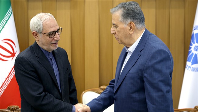 ضرورت تقویت تعاملات میان اتاق‌های بازرگانی ایران و رومانی، توسعه تبادل هیئت‌های تجاری و تسهیل ارتباطات بخش خصوصی دو کشور، در دیدار سفیر جدید ایران در رومانی با رییس اتاق ایران مورد تاکید قرار گرفت.