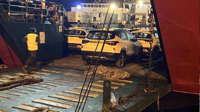 انجمن واردکنندگان خودرو اصلاح نظام تعرفه‌ای واردات خودرو، شکست انحصار کاذب و بازگشت به بازار رقابتی، تخصیص سهمیه ارزی برای لوازم یدکی و مشارکت در تدوین رویه‌های اجرایی واردات خودروی جانبازان را در سال 1404 دنبال کرد.