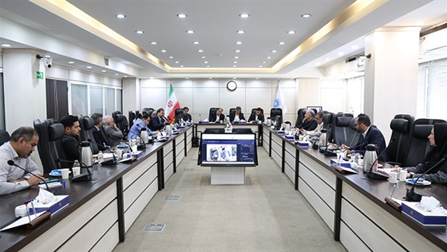 نشست کمیسیون توسعه صادرات غیرنفتی اتاق ایران با محوریت ارزیابی وضعیت تجارت خارجی و مشکلات پیش روی صادرکنندگان در اتاق ایران برگزار شد. اعضا در این نشست ضمن تشریح مشکلات خود، راهکارهایی برای تسهیل امور ارائه دادند.