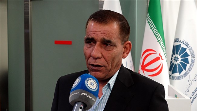 رئیس انجمن ملی سیب‌زمینی ایران با تاکید بر اینکه قیمت سیب‌زمینی تغییری نداشته و این محصول به اندازه کافی تولید شده است از دولت خواست با این محصول نیز همانند یک محصول استراتژیک برخورد شود.