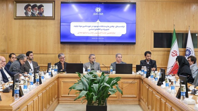 در نشست کمیسیون معدن مشهد، فعالان معدنی نسبت به بحران تامین مواد ناریه، گسست زنجیره تامین و پارادوکس‌های سیاستگذاری در حوزه سوخت و حقوق دولتی هشدار دادند.