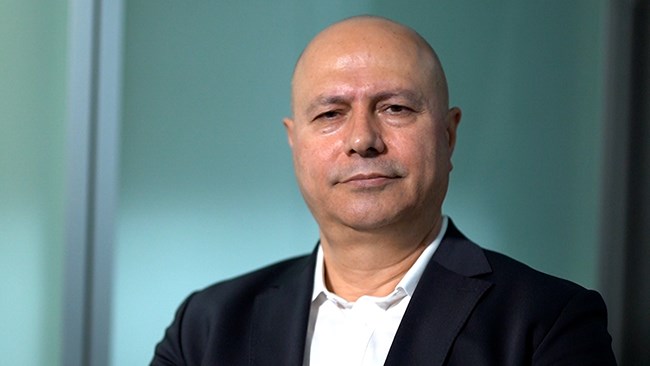 بهرام شکوری رئیس کمیسیون معدن اتاق ایران یادآور شد: فعالان بخش خصوصی علی‌رغم شرایط تحریمی و جنگی موجود می‌توانند مسیر تولید و تجارت را حفظ کنند مشروط بر همراهی و حمایت‌های دولتی و حذف مقرره‌های زائد و مانع.