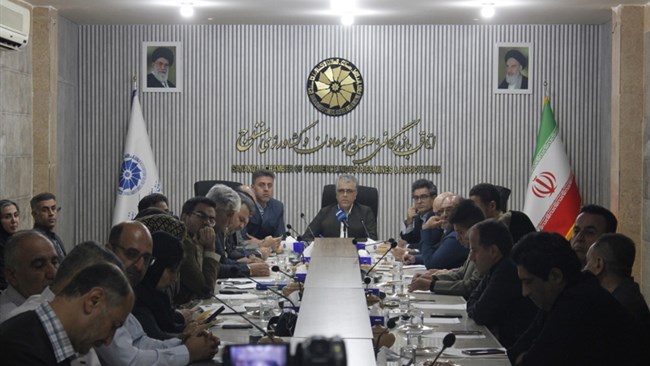 در نشست کمیسیون تسهیل تجارت، امور گمرکی و حمل و نقل اتاق سنندج ضمن بررسی چالش های پیش روی تجارت و تاثیر جنگ رمضان بر فعالیت‌های اقتصادی، بر لزوم همراهی دولت و مجلس برای رفع مشکلات تاکید شد.