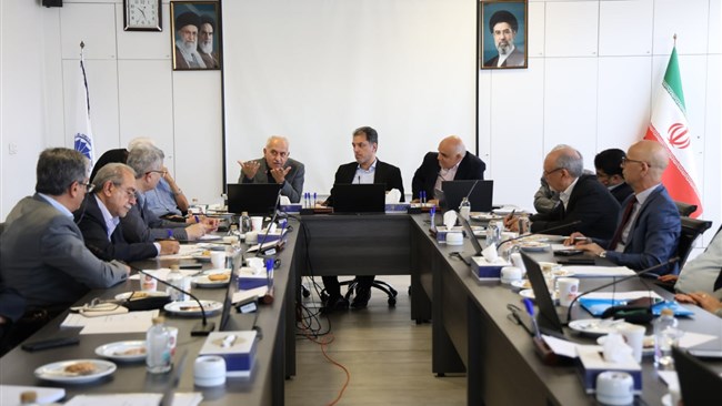 در نشست بررسی لایحه اصلاح قانون تأمین اجتماعی مقرر شد ضمن تأکید بر اهمیت حضور نماینده اتاق ایران در شورای عالی تأمین اجتماعی، پیشنهادها درباره لایحه اصلاح قانون در نشستی با نمایندگان مجلس، مطرح شود.